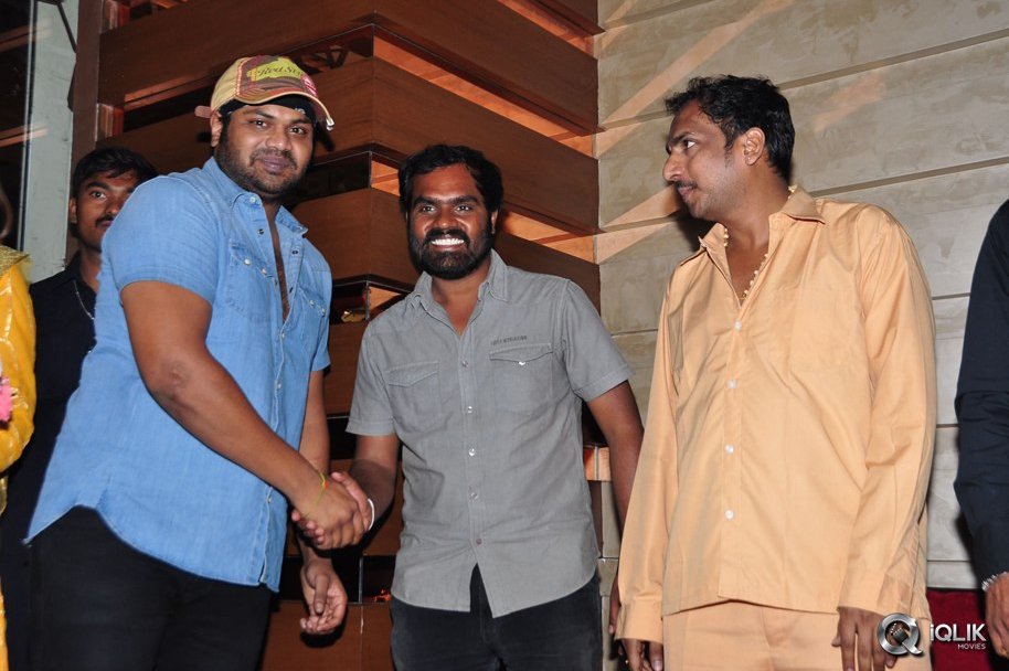 Luckkunnodu-Movie-Team-at-Forum-Sujana-Mall